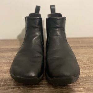 Feelgrounds Chelsea Barefoot Boots - Like New - 41/US Women’s 10